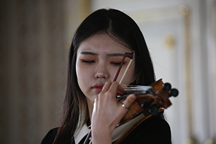 Jiyeon Yoon, violin